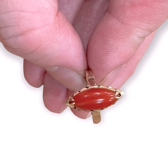 𝅺14K gold and natural coral ring - Picture 2 of 3